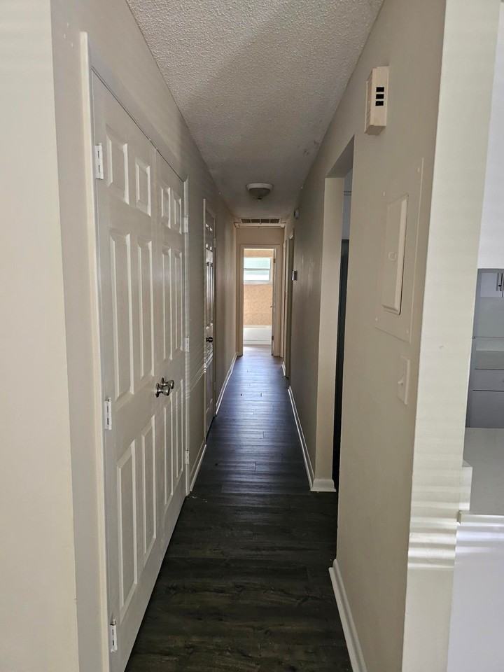 1512 Colmar Ave - Photo 3 of 7