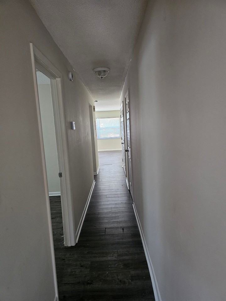 1512 Colmar Ave - Photo 4 of 7