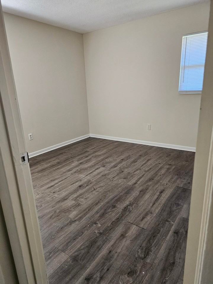 1512 Colmar Ave - Photo 5 of 7