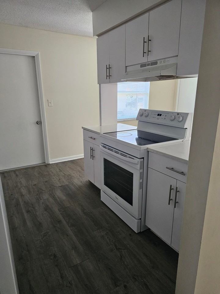 1512 Colmar Ave - Photo 6 of 7