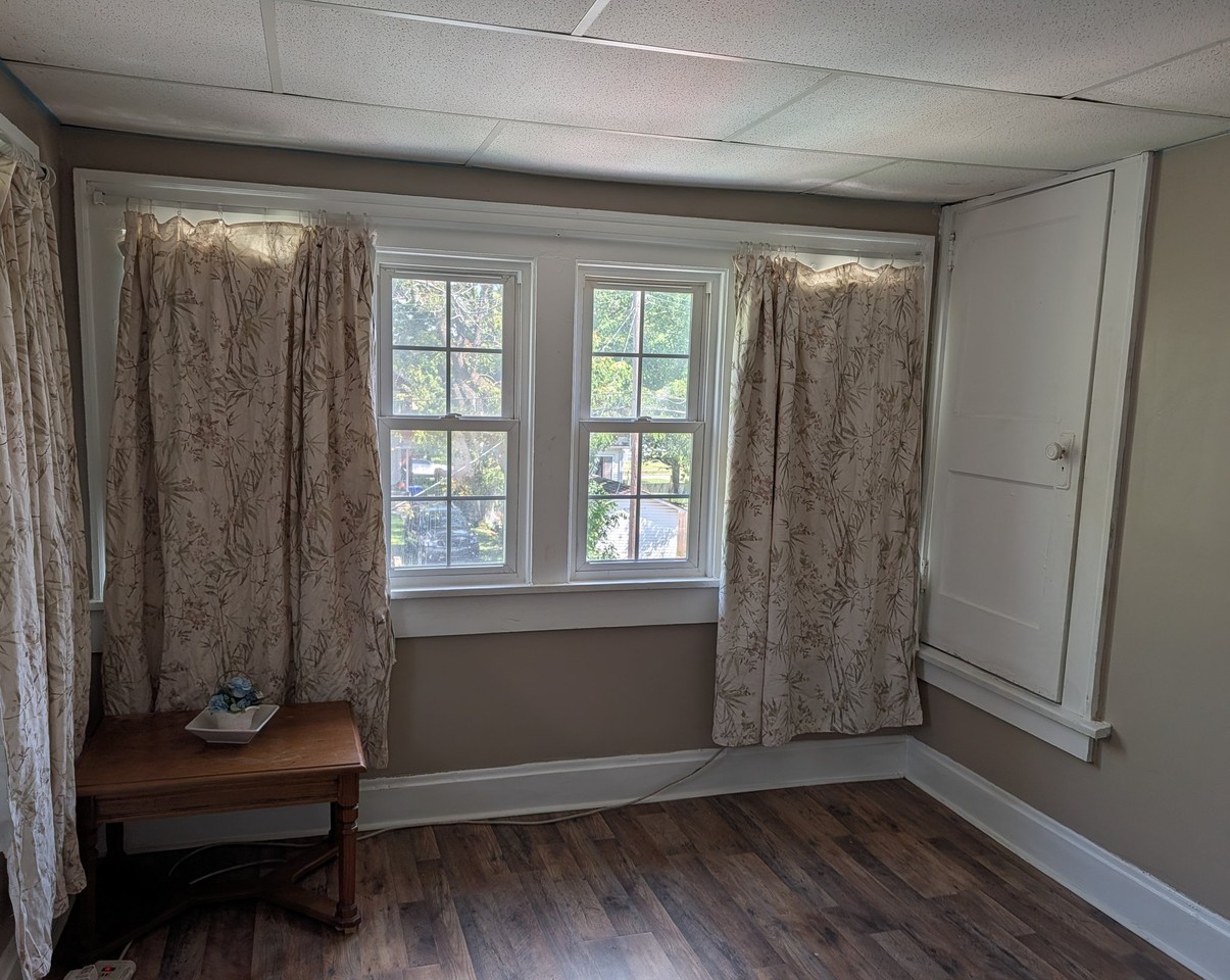 62 1/2 N Warren Ave #B - Photo 2 of 8