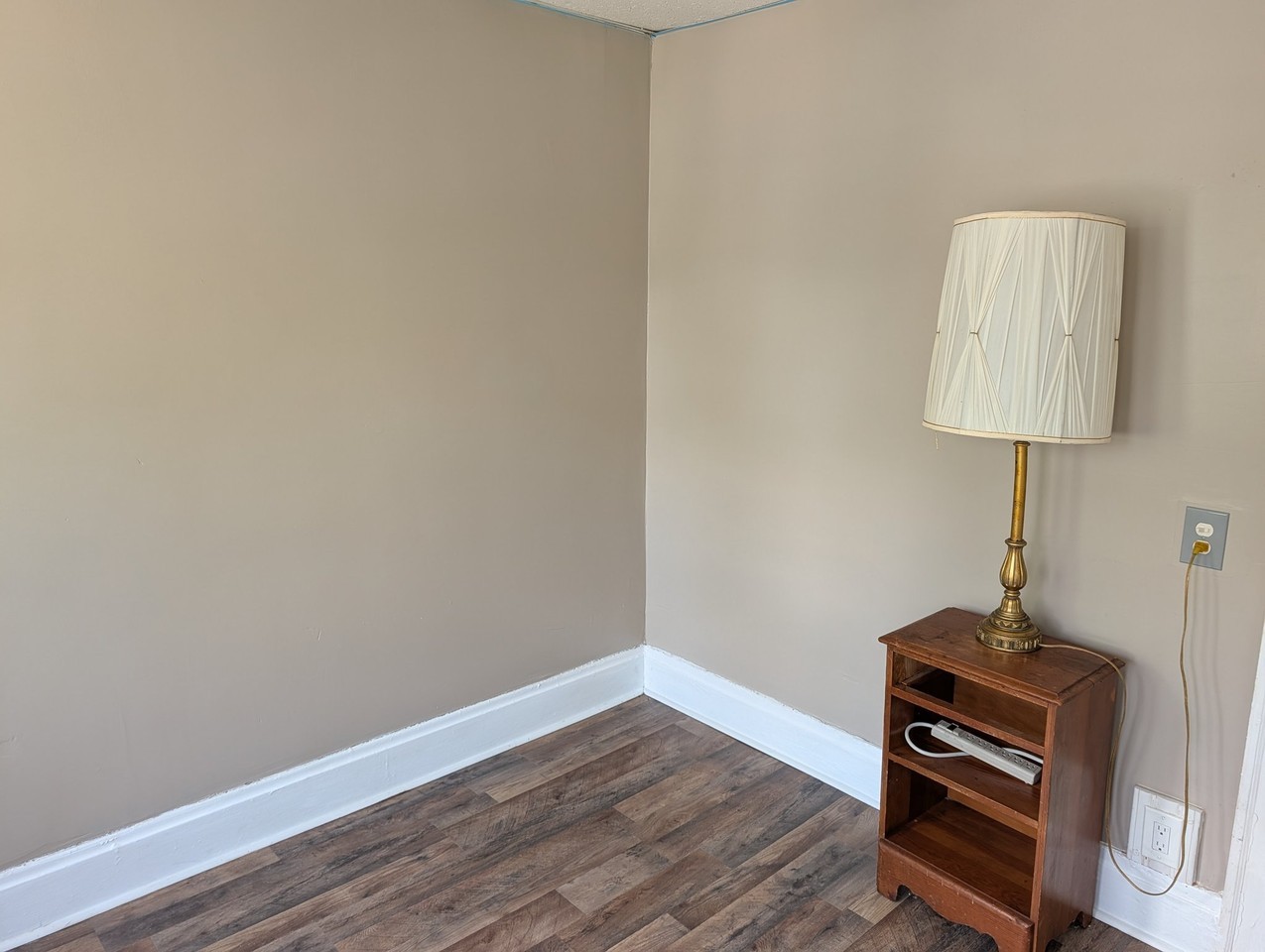 62 1/2 N Warren Ave #B - Photo 3 of 8