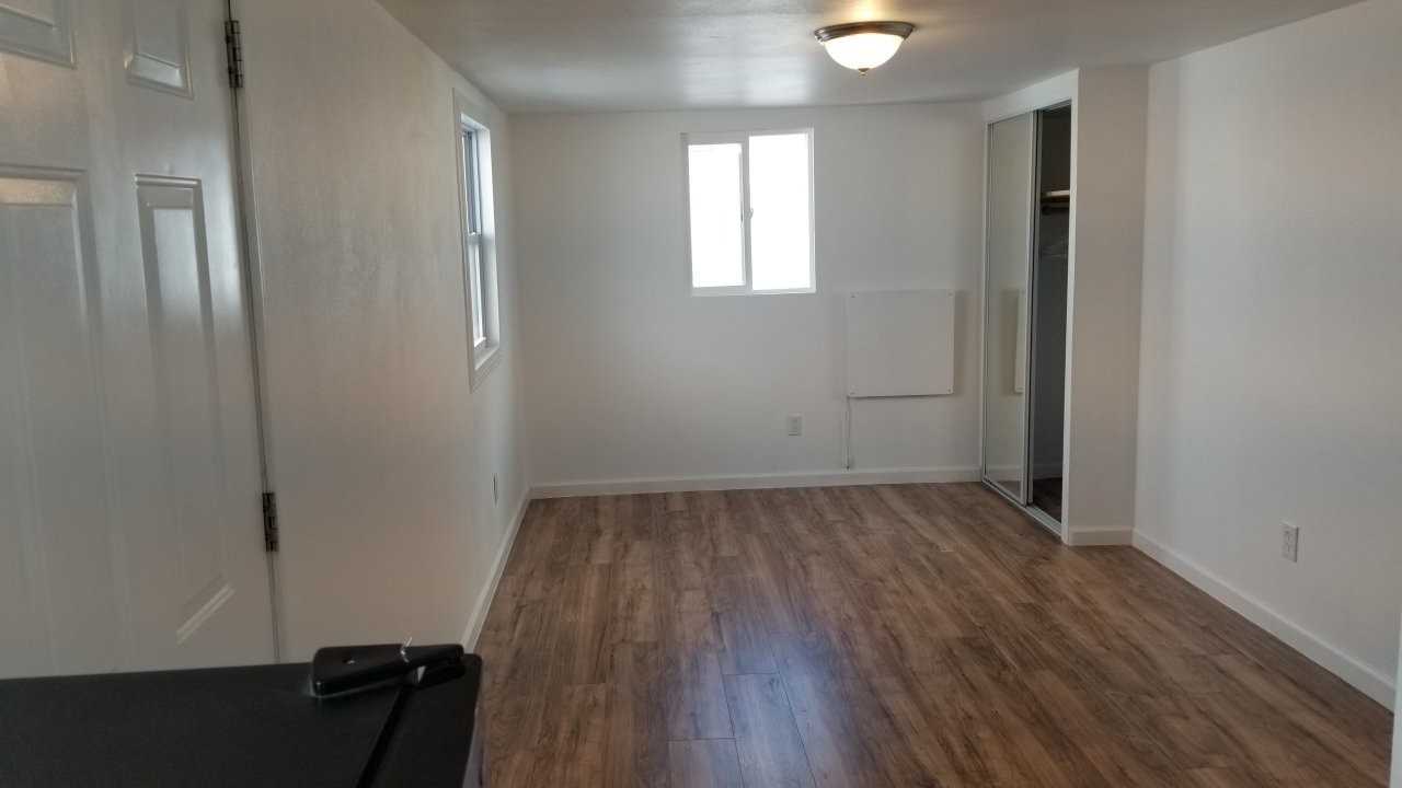 142 Goldenrod St #B - Photo 4 of 6