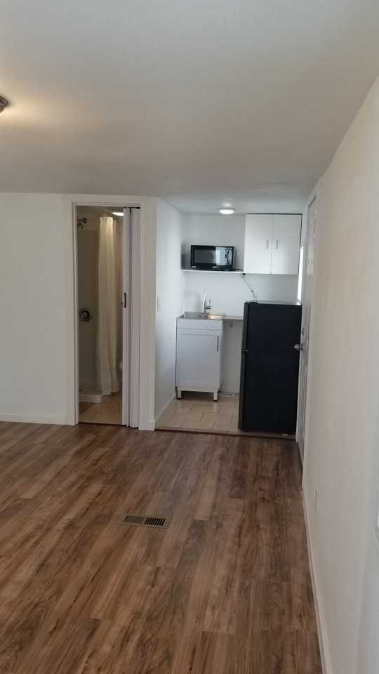 142 Goldenrod St #B - Photo 6 of 6