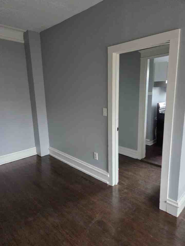 1843 W 54th St #3E - Photo 5 of 7