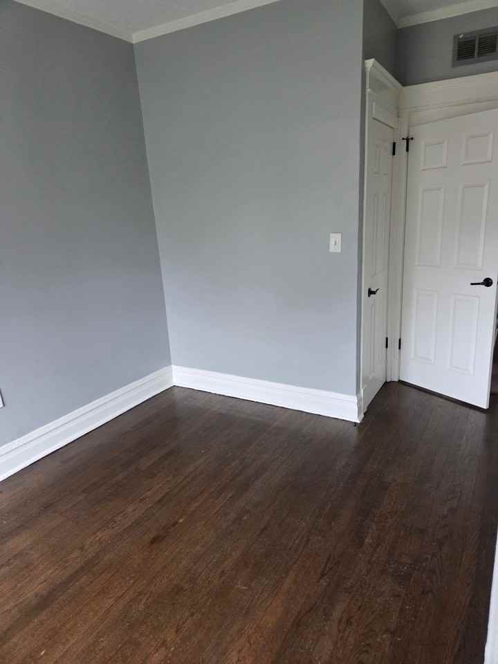 1843 W 54th St #3E - Photo 6 of 7