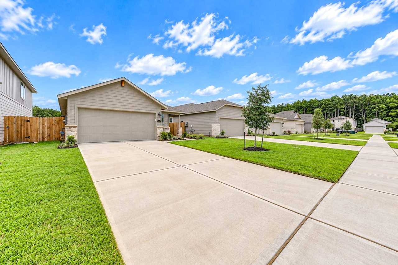 18539 Landing Meadows Ln - Photo 2 of 20