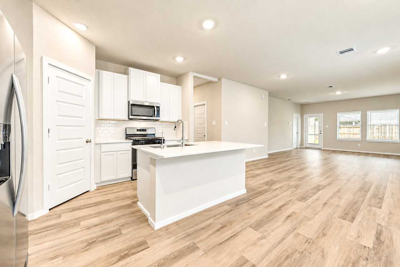 18539 Landing Meadows Ln - Photo 3 of 20