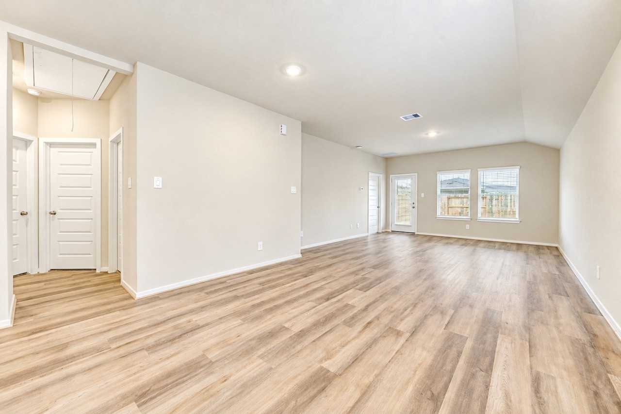 18539 Landing Meadows Ln - Photo 4 of 20