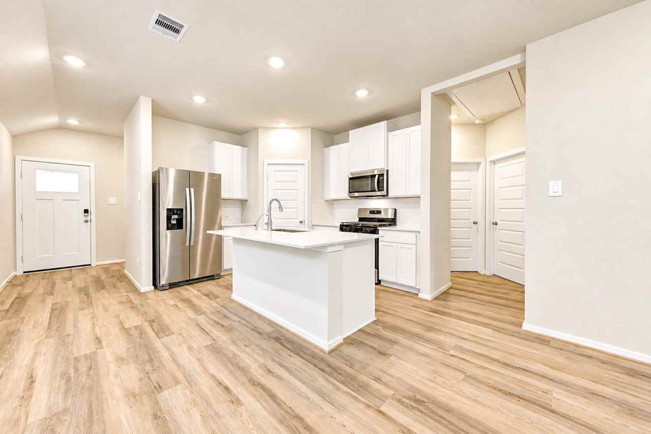 18539 Landing Meadows Ln - Photo 5 of 20