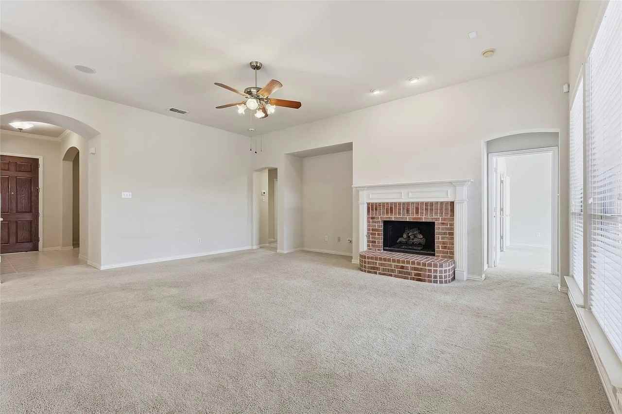 2718 Serena Ct - Photo 4 of 10