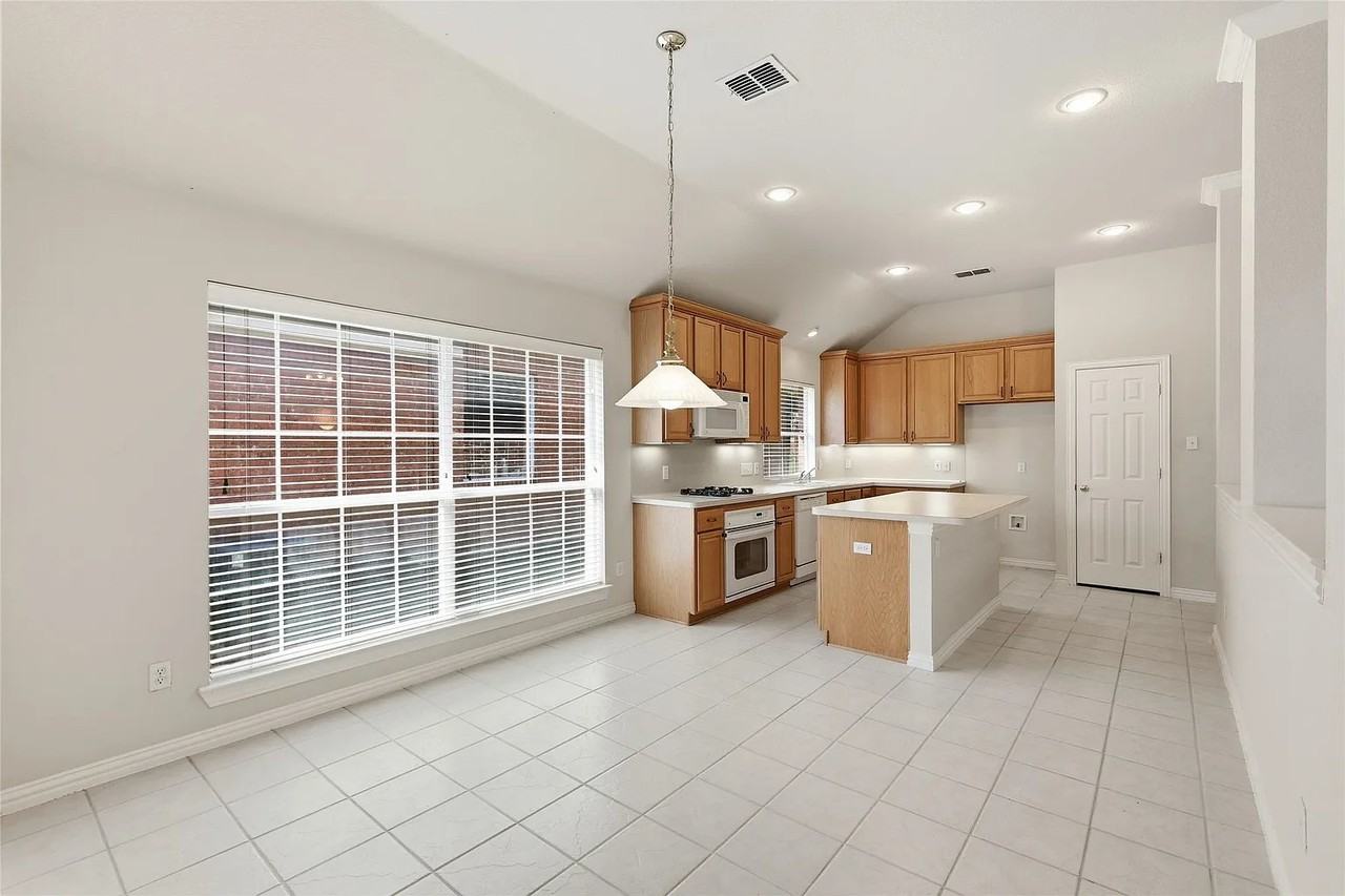 2718 Serena Ct - Photo 5 of 10