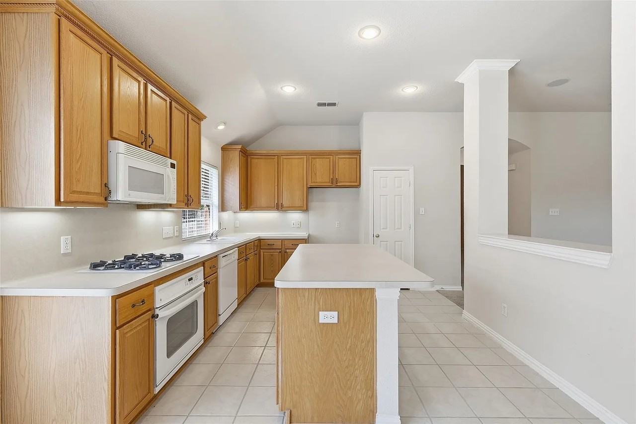 2718 Serena Ct - Photo 6 of 10
