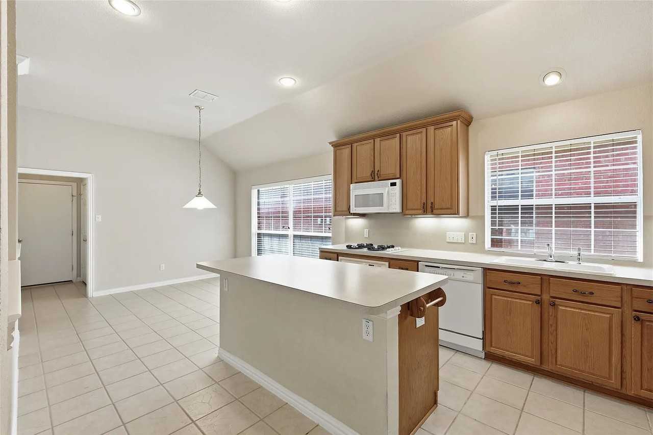 2718 Serena Ct - Photo 7 of 10
