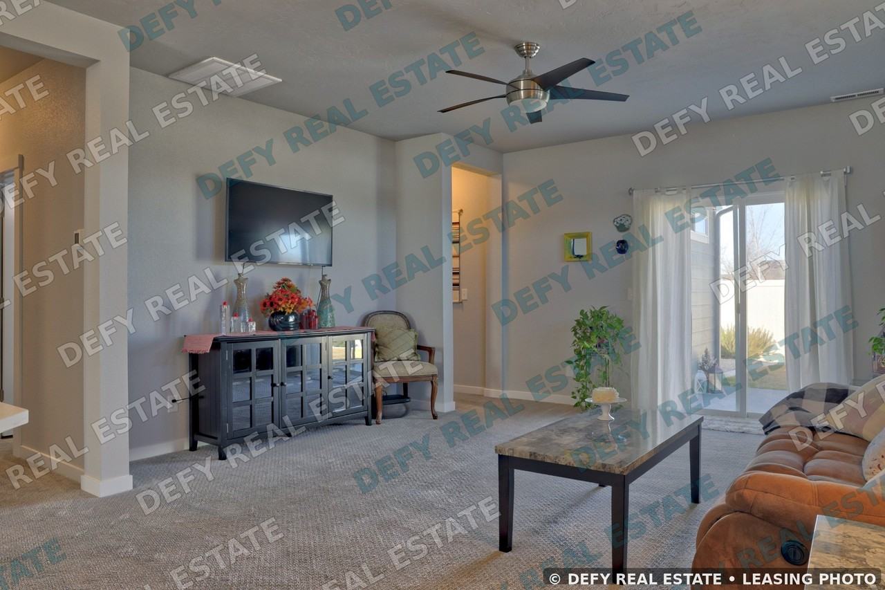 6240 W Black Butte St - Photo 7 of 19