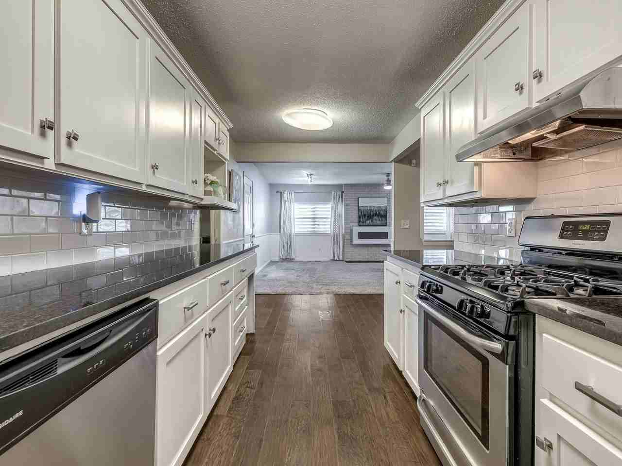 637 E 27th St - Photo 3 of 17