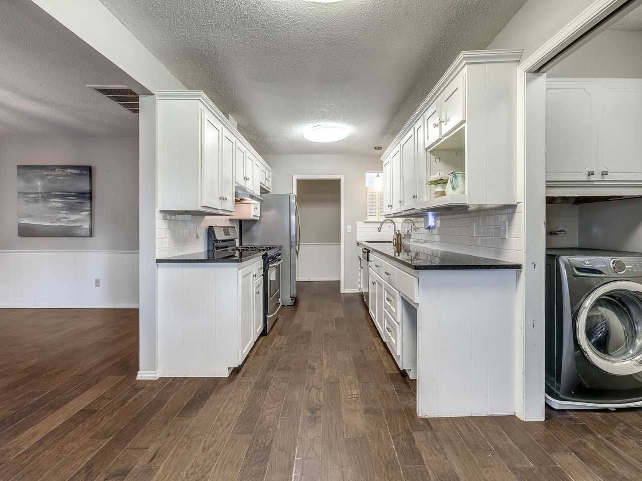637 E 27th St - Photo 7 of 17