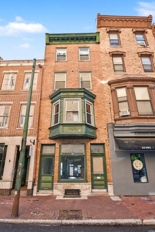 238 S 11th St