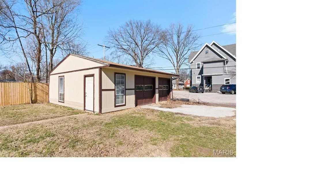 313 Wabash Ave - Photo 2 of 15