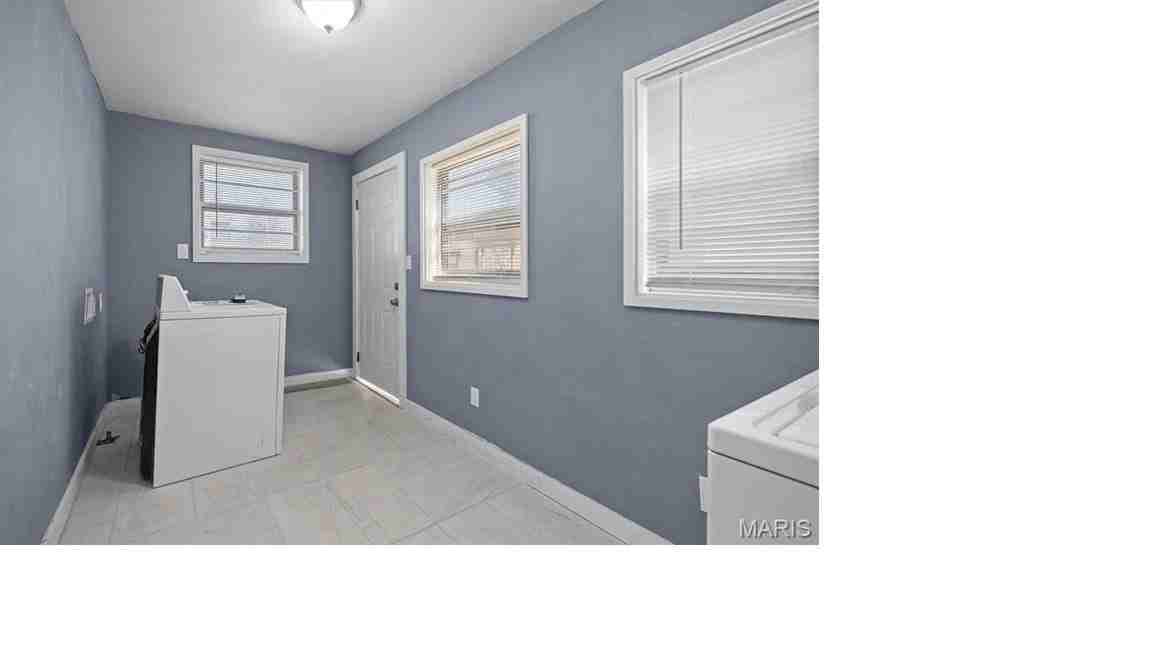 313 Wabash Ave - Photo 3 of 15