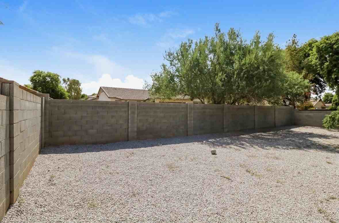 2011 W Carson Rd - Photo 2 of 9
