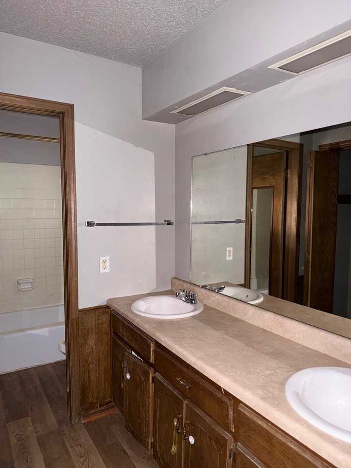 1900 N Moulton Ct - Photo 4 of 20
