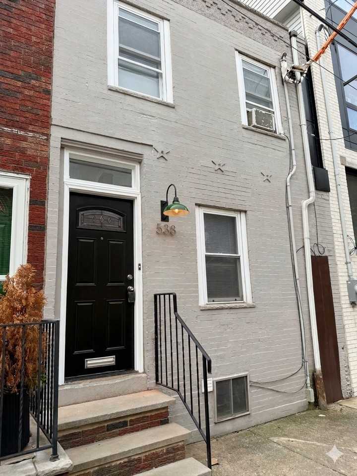 538 Gerritt St - Photo 2 of 20