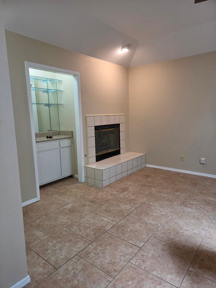 2221 Valleyview Blvd - Photo 3 of 7