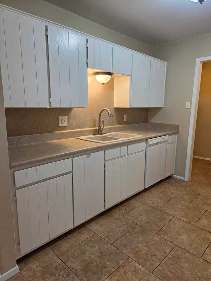 2221 Valleyview Blvd - Photo 4 of 7