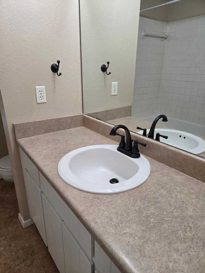 2221 Valleyview Blvd - Photo 5 of 7