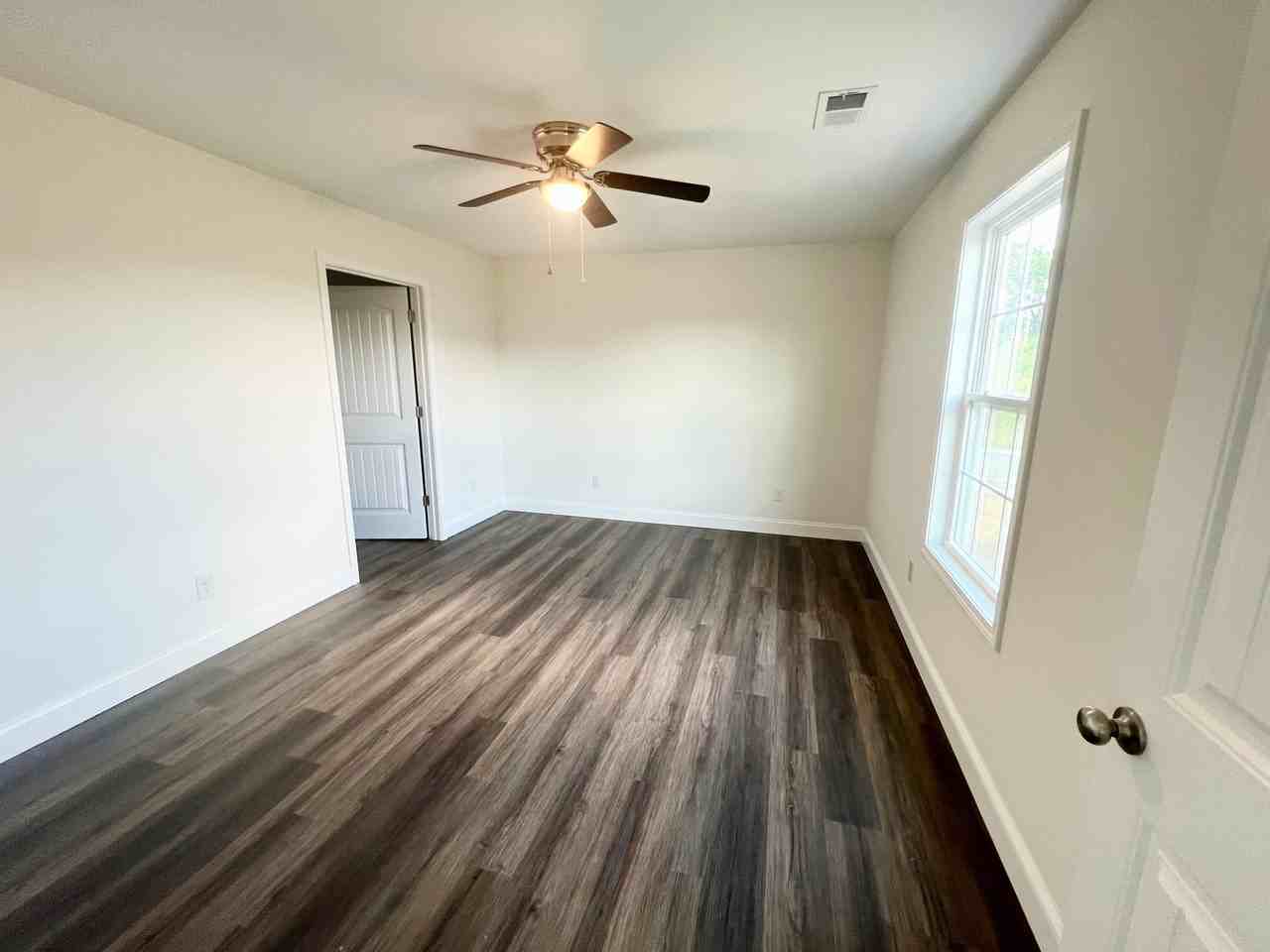 117 Brooks Dr - Photo 3 of 9