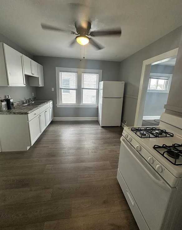 4486 E 126th St #2B - Photo 2 of 7