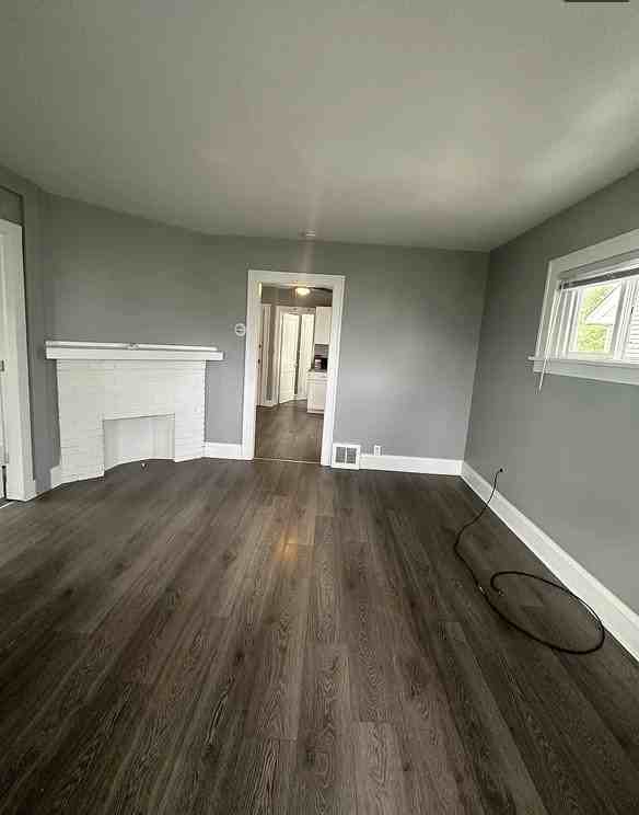 4486 E 126th St #2B - Photo 4 of 7