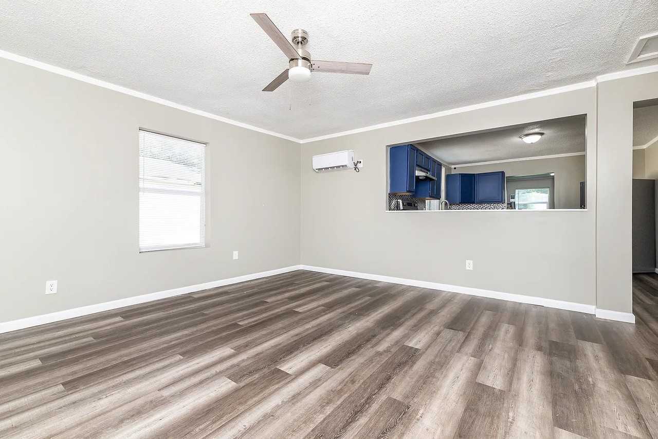 506 Plain St - Photo 4 of 20