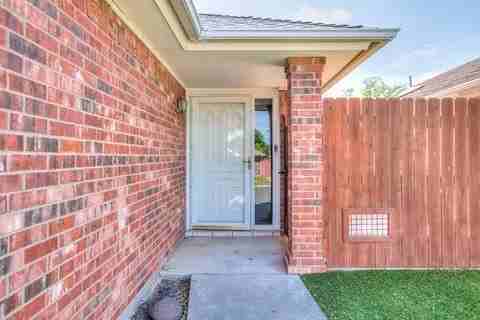 4553 Southern Oak Ln - Photo 4 of 32