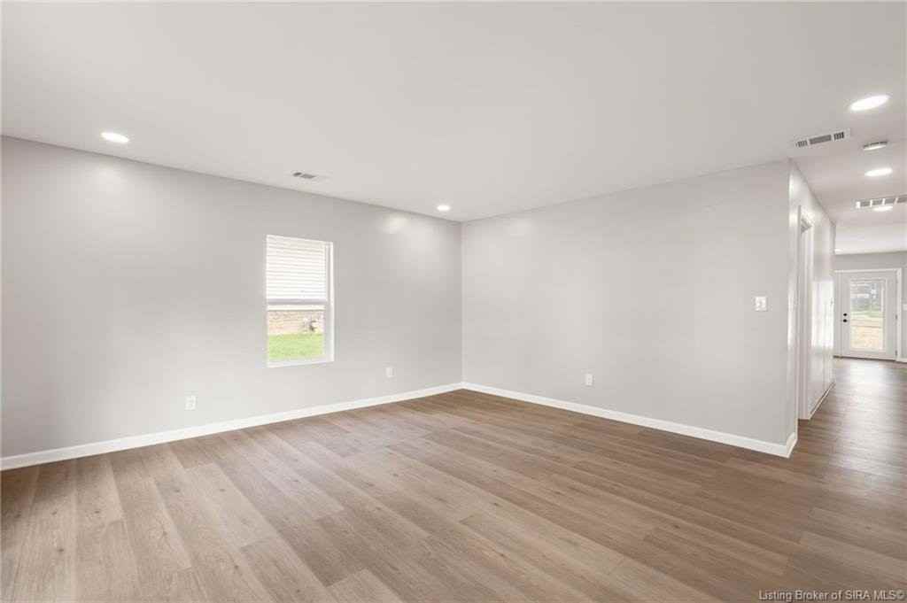 904 Fulton St - Photo 4 of 20
