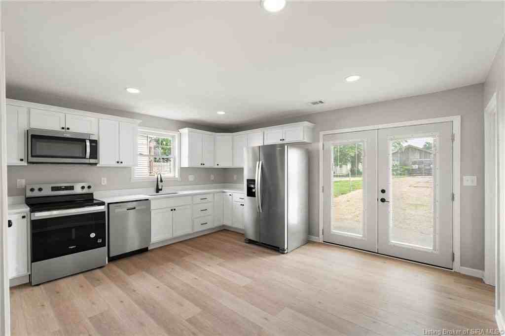 904 Fulton St - Photo 7 of 20