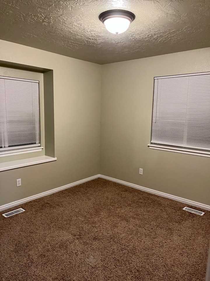 4879 W Holmes St #4879 - Photo 2 of 8