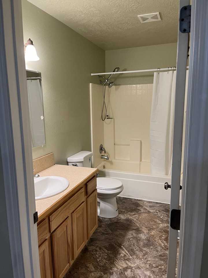 4879 W Holmes St #4879 - Photo 3 of 8