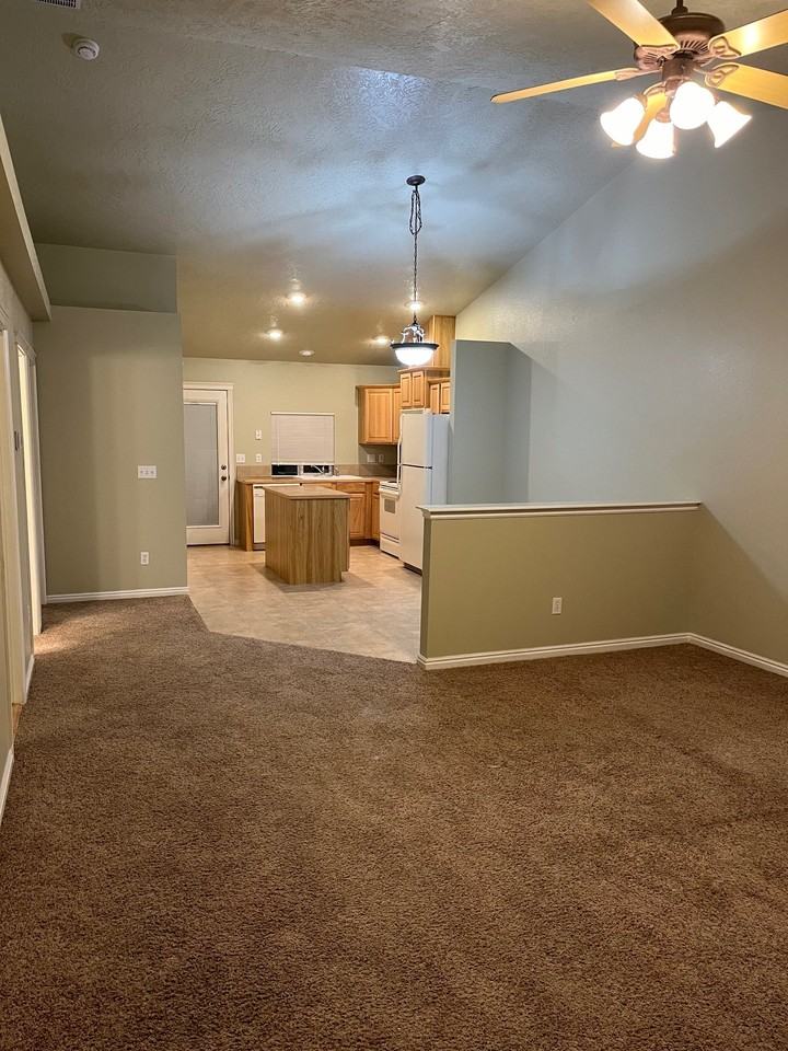 4879 W Holmes St #4879 - Photo 4 of 8