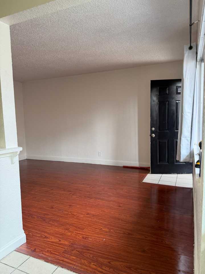 524 S 17th St #524 - Photo 3 of 18