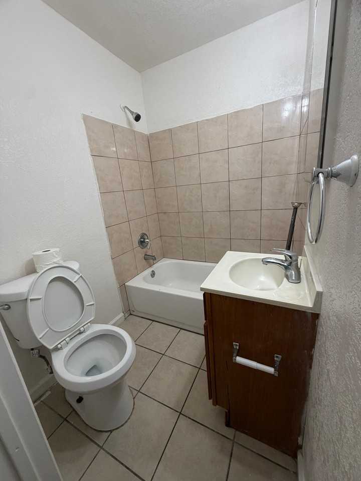 524 S 17th St #524 - Photo 5 of 18