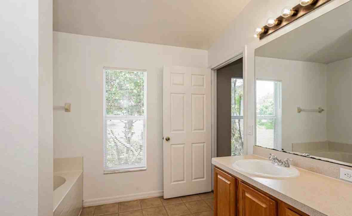 708 Vernon St - Photo 3 of 7