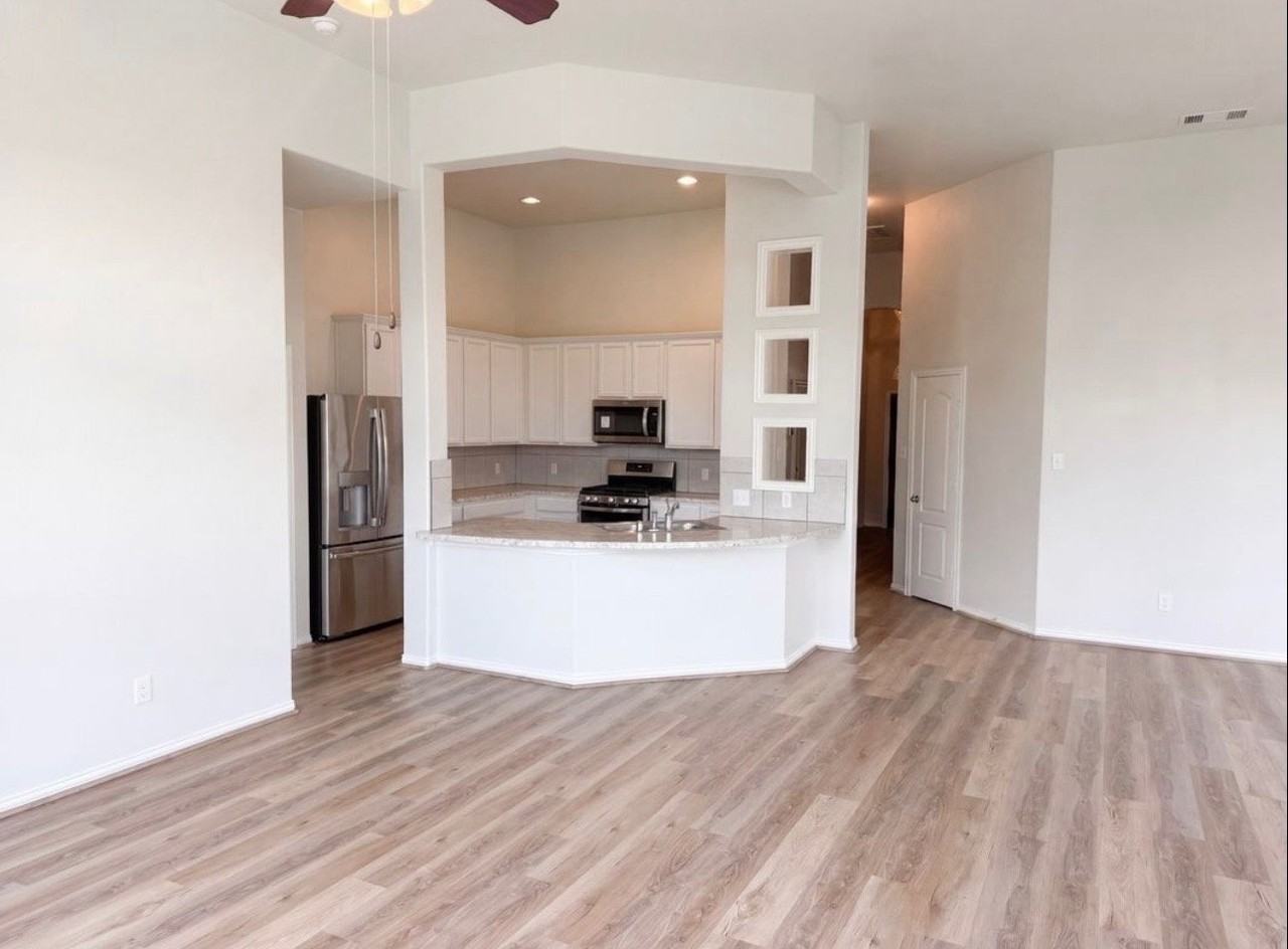 7827 Amber Ct - Photo 4 of 13