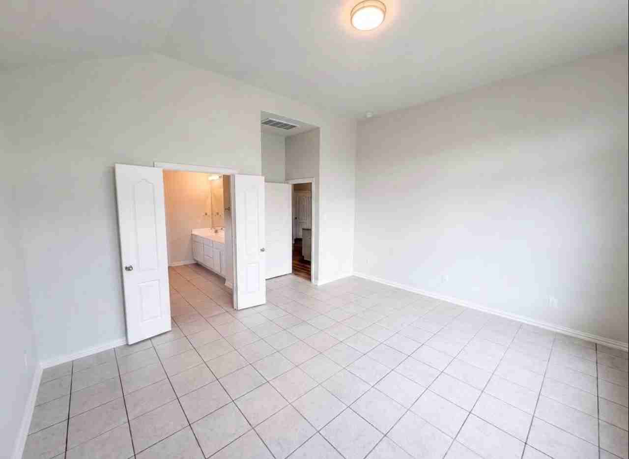 7827 Amber Ct - Photo 7 of 13