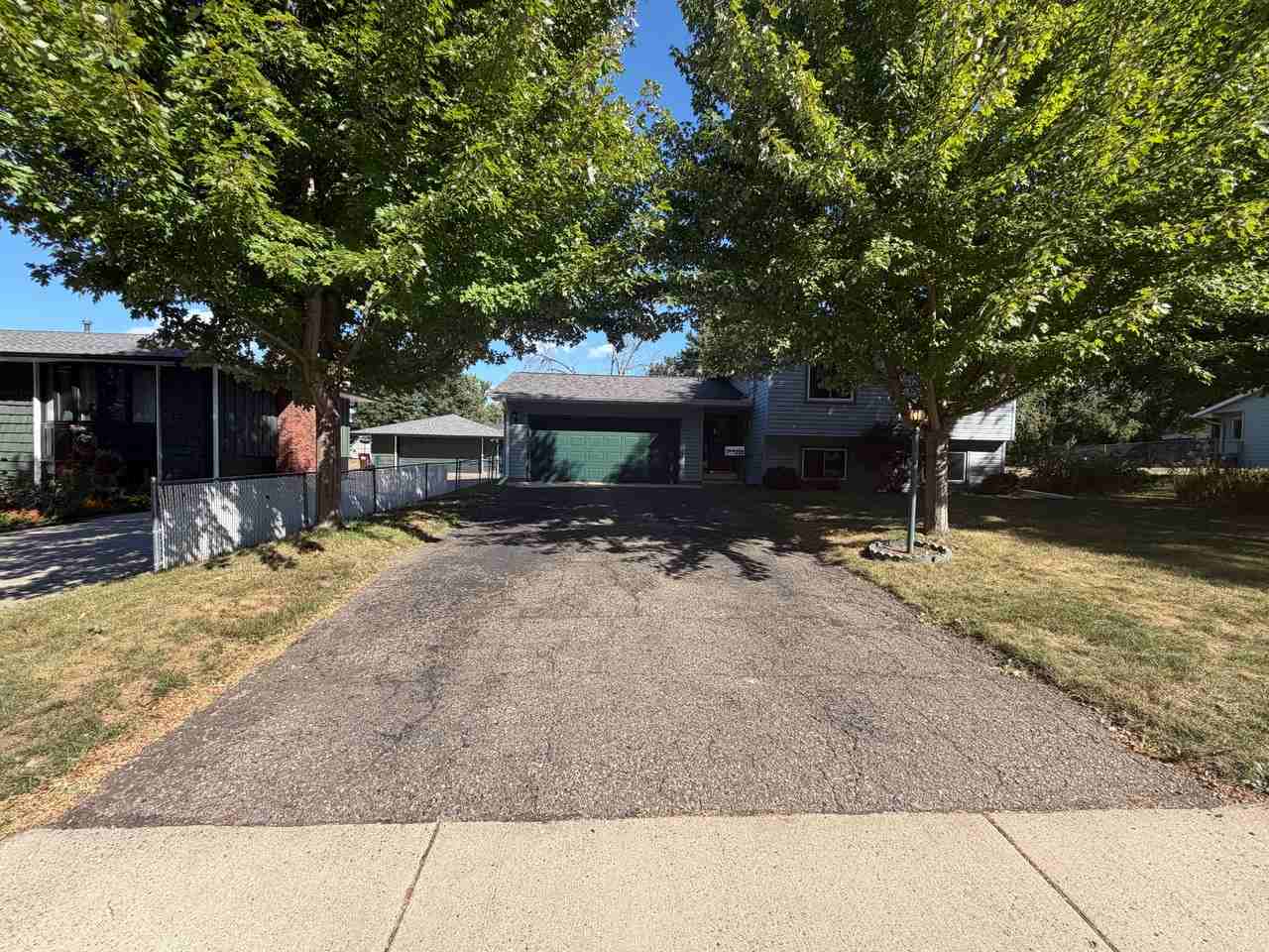 229 21st Ave S - Photo 2 of 28