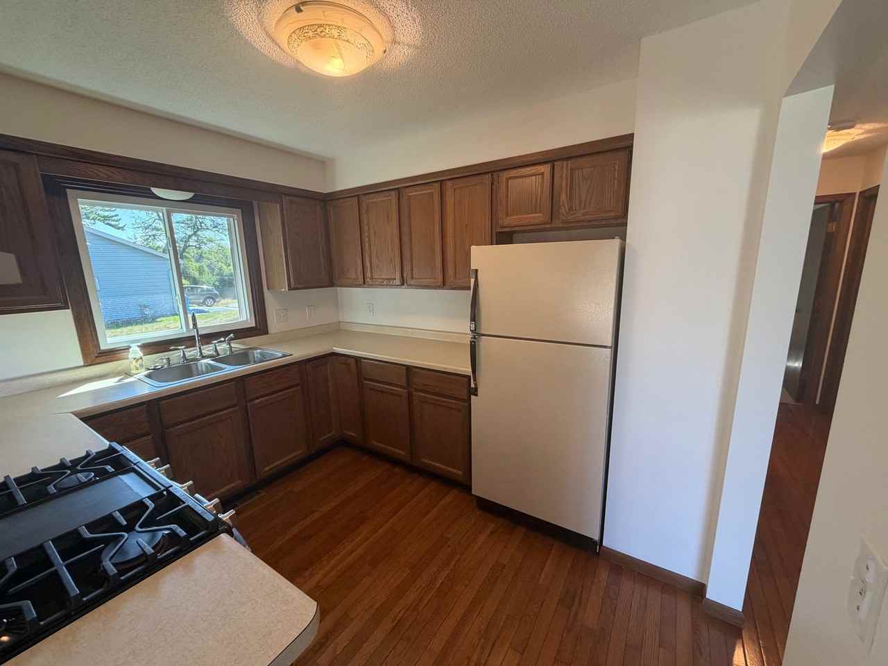 229 21st Ave S - Photo 7 of 28