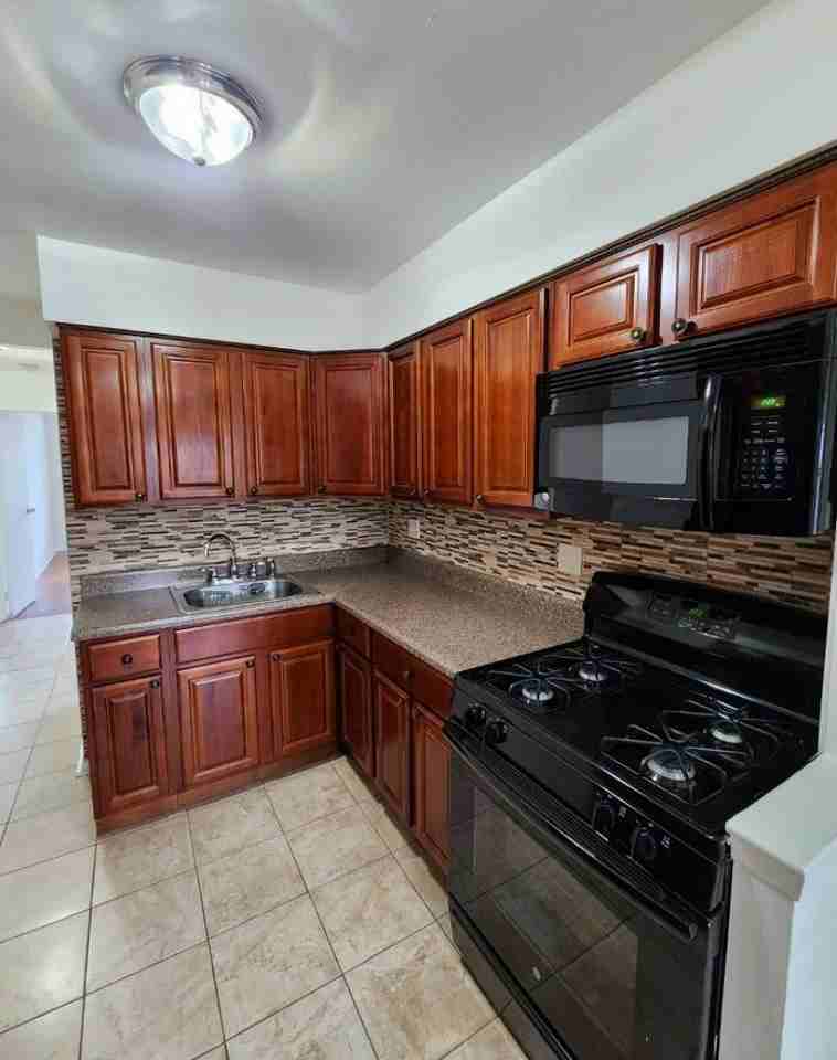 1366 E 100th St #11236 - Photo 5 of 9