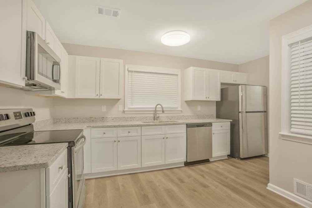 1706 Laurens Dr Sw - Photo 3 of 10