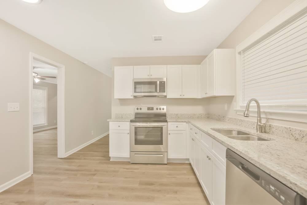 1706 Laurens Dr Sw - Photo 4 of 10
